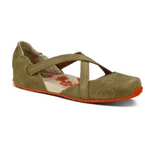 Ahnu Karma Leather Otter Sandals